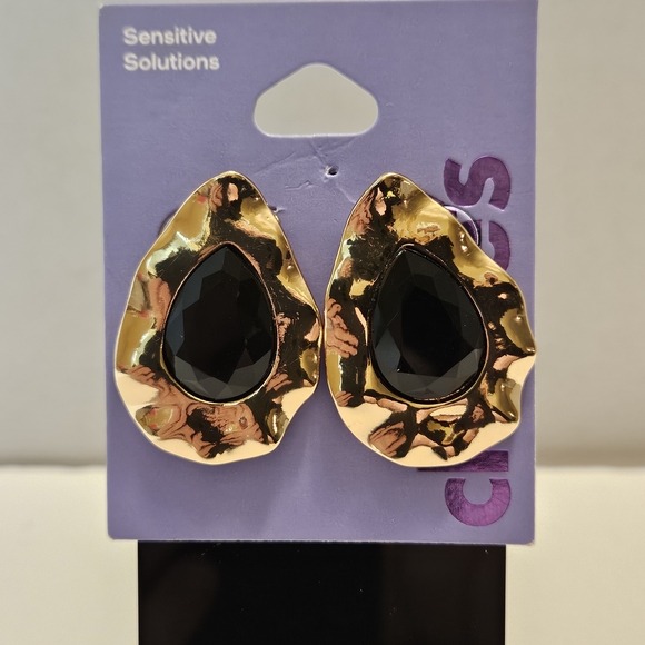 Gold Tone Choker Necklace Set with Black Accents - Picture 7 of 8